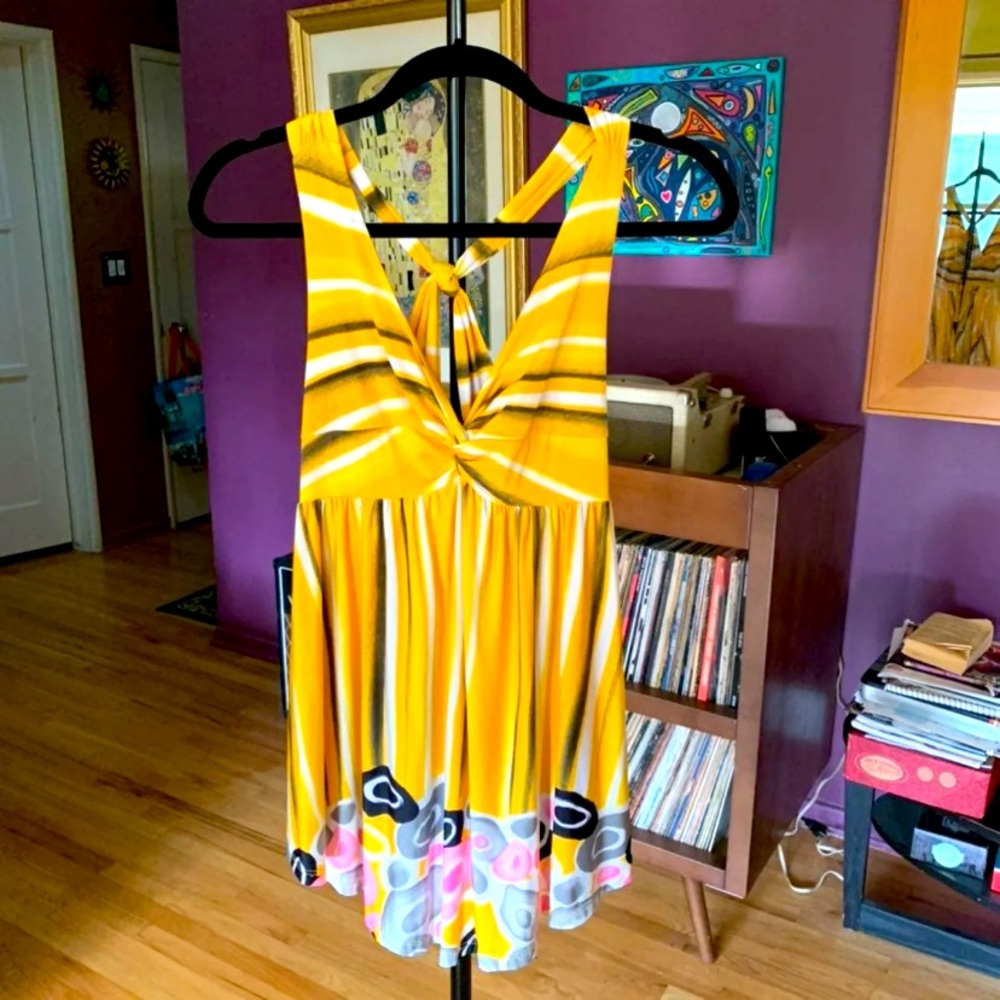 Super cute stretchy Flowy yellow tank